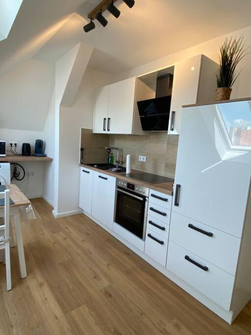 Modernes City Apartment Nahe Hbf Emden Exterior foto